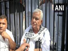 
      
      Rajya Sabha MP Meena protests outside Vidhan Sabha 
      
      