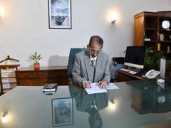 
      
      Rajesh Malhotra takes charge as principal director general, PIB
      
      