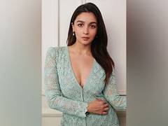 
      
      Alia Bhatt's pic from Kashmir goes viral
      
      
