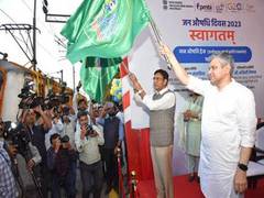 
      
      Jan Aushadhi Train flagged off by Union Ministers
      
      