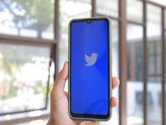 
      
      Twitter down for thousands of users due to 