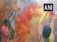 
      
      MP: Priests, devotees celebrate Holi at Mahakal Temple
      
      