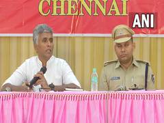 
      
      Bihar government officials interacts with migrant workers in TN
      
      