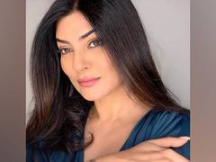 
      
      Sushmita Sen resumes working out post heart attack
      
      