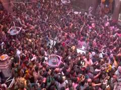 
      
      Devotees throng Banke Bihari temple to offer prayers on Holi
      
      