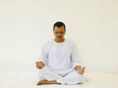 
      
      Arvind Kejriwal begins day-long meditation to 