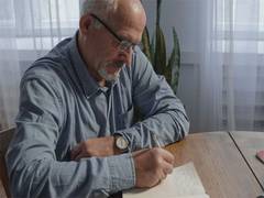 
      
      Men over 65 are at higher risk of skull fractures from falls 
      
      