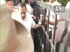 
      
      BJP MLA Madal Virupakshappa appears before Lokayukta in Bengaluru
      
      