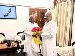 
      
      Chhattisgarh CM Baghel meets Congress President in Delhi
      
      