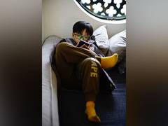 
      
      Phones divert teens' attention from bad thoughts
      
      