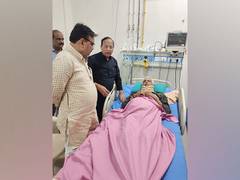 
      
      Arun Singh pays visit to Kirori Lal Meena at hospital
      
      