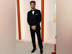 
      
      Andrew Garfield's funny reaction to Kimmel's Oscars monologue
      
      