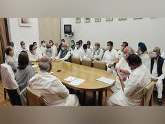 
      
      Meeting of Congress MPs begins
      
      