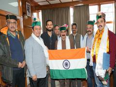 
      
      Man who scaled Mount Everest in 2021 calls on Himachal CM
      
      