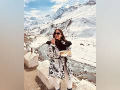 
      
      Sara Ali Khan enjoys 