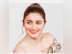 
      
      Picture of Alia Bhatt making a birthday wish goes viral
      
      