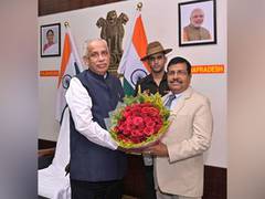 
      
      Andhra Pradesh PSC Chairman meets Governor S Abdul Nazeer
      
      