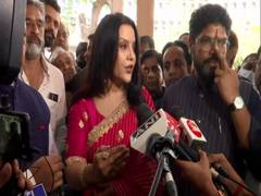 
      
      Amruta Fadnavis files FIR against designer
      
      