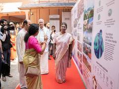 
      
      President Murmu visits Mata Amritanandamayi Math in Kollam
      
      