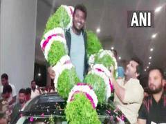 
      
      Grand welcome for 'Naatu Naatu' singer Rahul Sipligunj
      
      