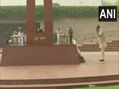
      
      Assam CM and Governor visit National War Memorial
      
      