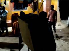 
      
      Karnataka : Police seize tiffin boxes with pictures of Mannolkar.
      
      