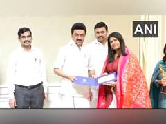 
      
      Tamil Nadu CM Stalin presents Kartiki Gonsalves Rs 1 crore cheque
      
      