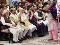 
      
      You filled our 'jholi' with happiness, Padma awardee tells PM
      
      