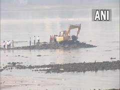 
      
      Mumbai: BMC razes dargah in Mahim after Raj Thackeray complaint
      
      
