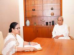 
      
      Odisha: Mamata Banerjee calls on Naveen Patnaik
      
      