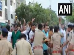 
      
      Chhattisgarh: BJP, Youth Cong workers clash over Rahul 
      
      