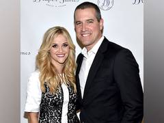 
      
      Reese Witherspoon and Jim Toth announce divorce
      
      