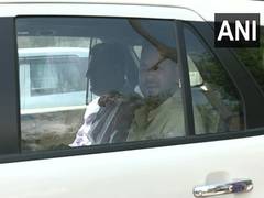
      
      Land-for-jobs scam: Tejashwi Yadav leaves CBI office for lunch
      
      