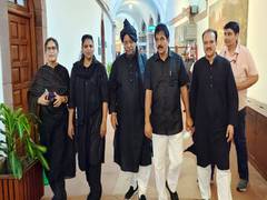
      
      Congress MPs to put on black clothes in Parliament tomorrow
      
      