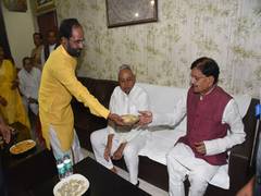 
      
      Bihar CM visits Sanjay Mayukh's house on Chaiti Chhath
      
      