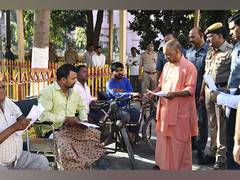 
      
      CM Yogi addresses complaints of 700 people during Janata Darshan 
      
      