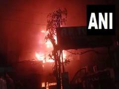 
      
      Kanpur: Fire breaks out in Hamraj Market, engulfs 4-5 towers
      
      