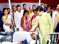 
      
      People throng blood donation camps across Tripura upon CM's call
      
      