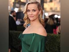 
      
      Reese Witherspoon spotted without wedding ring amid her divorce
      
      