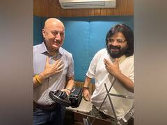 
      
      Anuapm Kher sings song for Anurag Basu's film 'Metro...In Dino'
      
      