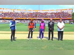 
      
      Sunrisers Hyderabad win toss, opt to field against RR 
      
      