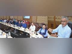 
      
      Union Secy hails e-transformation of JK's Public Distribution Sy
      
      