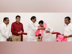 
      
      Telangana: Maha Shiv Sena leader Dilip Gore joins BRS party
      
      