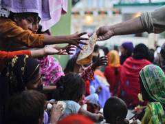 
      
      Pakistanis struggle for wheat flour in holy month of Ramzan
      
      