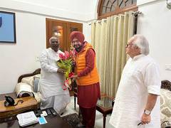 
      
      Sidhu calls on Mallikarjun Kharge, jairam Ramesh 
      
      