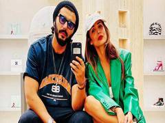 
      
      Arjun Kapoor shares adorable picture with girlfriend Malaika Aror
      
      