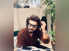 
      
      Arjun has this to say about his personal photographer Malaika
      
      