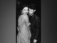 
      
      Check out Priyanka, Nick's new mirror selfie
      
      