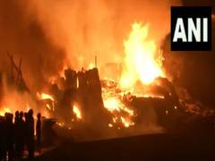 
      
      Mumbai: Massive fire breaks out in Mankhurd area
      
      