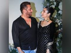 
      
      Salman Khan poses with Shehnaaz Gill for a cute selfie
      
      
